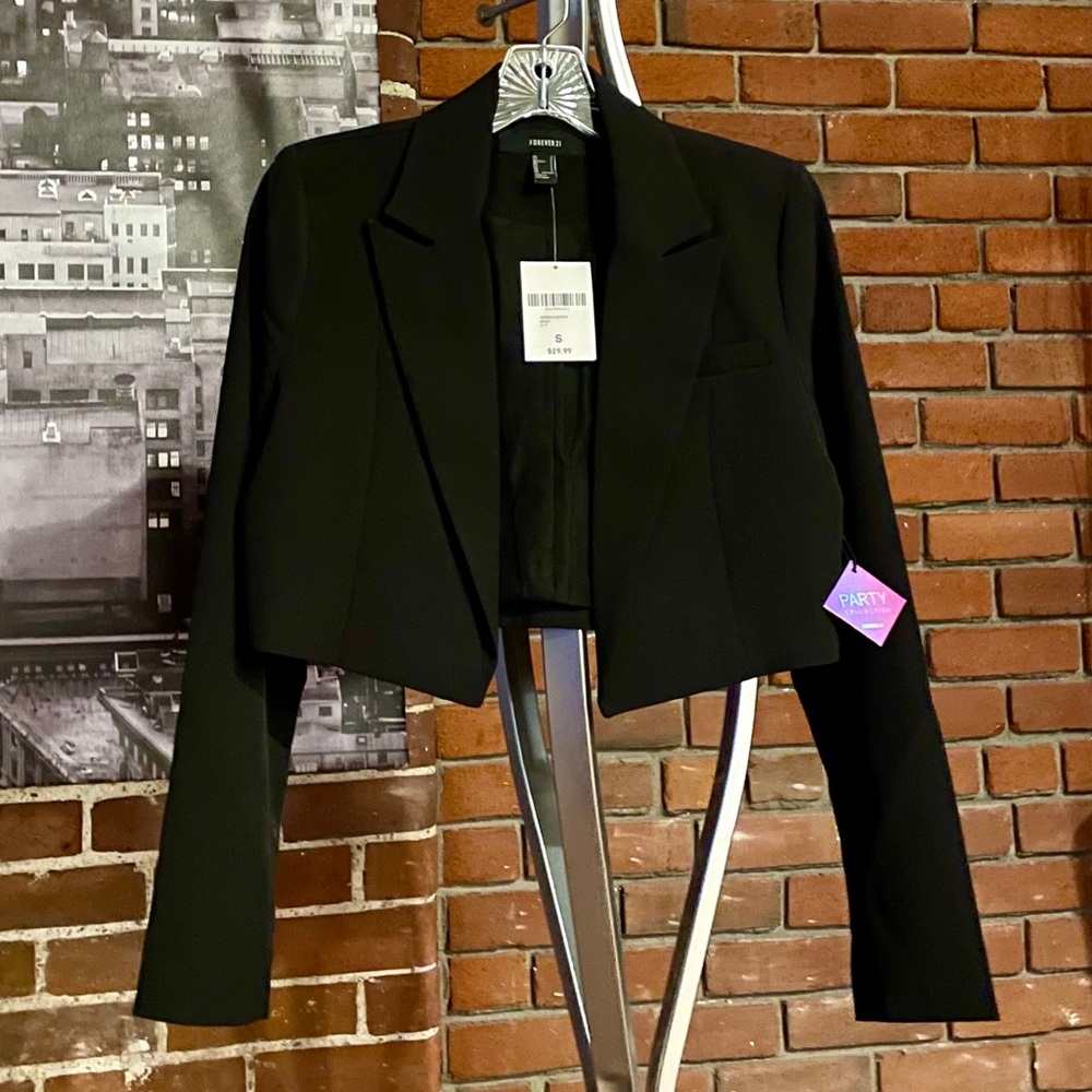 NWT Forever 21 Cropped Black Blazer